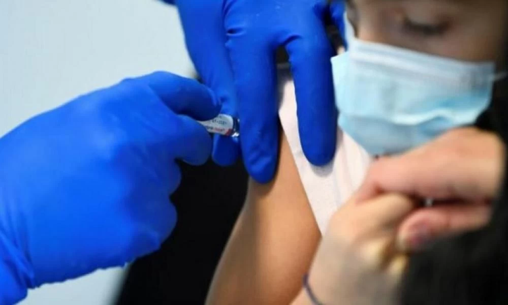 Κορονοϊός: Αν έχετε αυτές τις παθήσεις, το εμβόλιο ίσως δεν θα είναι τόσο αποτελεσματικό